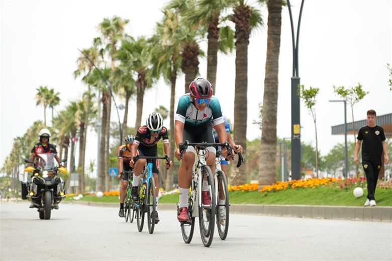 İskenderun’da iki gün süren heyecan dolu bisiklet yarışlarını büyük bir coşkuyla tamamladık! 🚴‍♂️💨